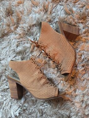 Sam Edelman Leather Lace-Up Peep Toe Block Heel Sandals in Tan